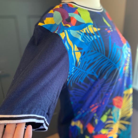 2/30 Broken Threads floral crewneck tee women’s - Picture 4 of 9